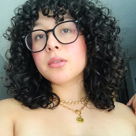 Meet your Posher, Alizza - Picture 2 of 14